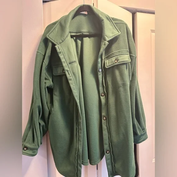 🌼Fleece Green Shacket🌼 - Picture 3 of 5